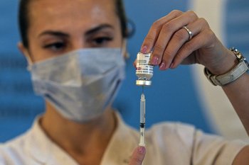 La Universidad de Oxford se unió al conglomerado anglosueco Astrazeneca para crear una vacuna anticovid