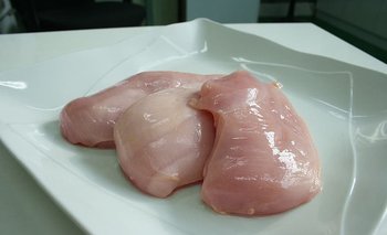 El pollo de laboratorio se puede probar mientras se ve cómo se produce.