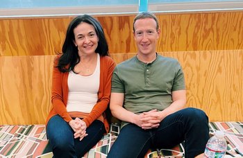 Sandberg y Mark Zuckerberg.