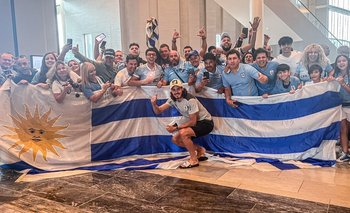 Edinson Cavani con los uruguayos en Estados Unidos