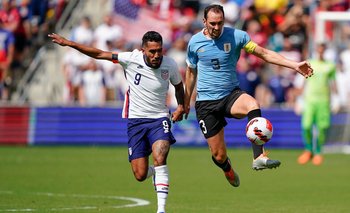 Diego Godín en el amistoso de Uruguay contra Estados Unidos