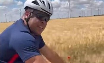 Ronaldo en bicicleta eléctrica cumle su promesa