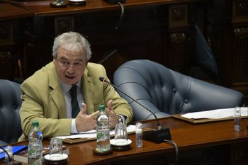 Heber pidió a los senadores de la coalición a "enfrentar el relato falso" que se pretende imponer desde la oposición