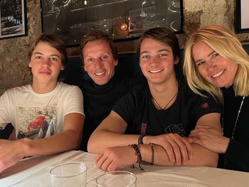Valeria Mazza y Alejandro Gravier junto a dos de sus hijos: Tiziano y Benicio