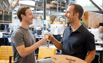 Mark Zuckerberg y Javier Oliván en las oficinas de Facebook.