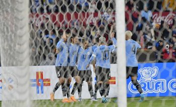 Los jugadores de Uruguay festejan el tanto de apertura ante Panamá