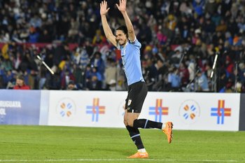 Edinson Cavani celebra uno de sus goles para Uruguay ante Panamá