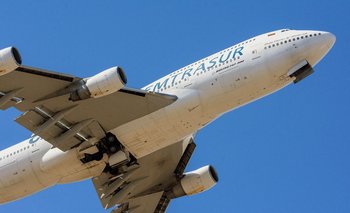 El avión de Emtrasur retenido en Argentina luego del rechazo de Uruguay