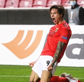 Darwin Núñez en una de sus tantas celebraciones de gol con Benfica