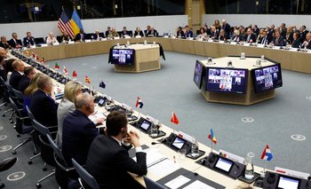 La OTAN reunida en Bruselas discute la ayuda militar a Ucrania