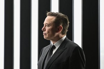 Elon Musk compró Twitter y ya despidió a la mitad de sus empleados