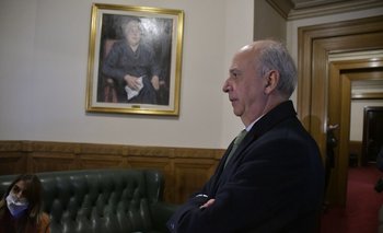 Javier García en el Parlamento.