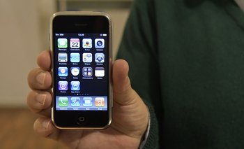 Así se ve todavía el primer iPhone lanzado por Apple.