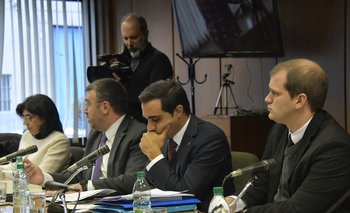 El subsecretario José Luis Satdjian actualizó información en el Parlamento.