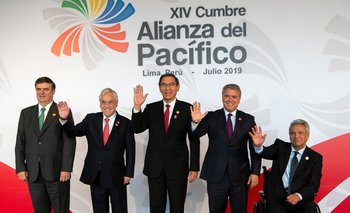 El Secretario de Relaciones Exteriores de México, Marcelo Ebrard; el presidente de Chile, Sebastián Piñera; el presidente de Perú, Martín Vizcarra; el presidente de Colombia, Iván Duque; y el presidente de Ecuador, Lenin Moreno.