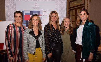 Carina Martines, Carolina Gianola, Renata Battione, Carolina Olague y Ximena Arcos Pérez 
