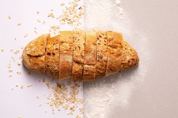 La harina de trigo es uno de los alimentos con gluten