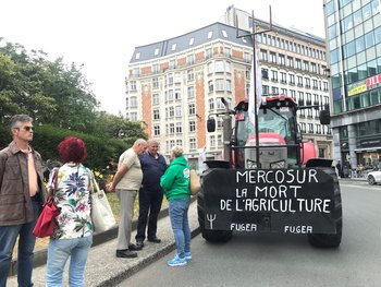 Agricultores belgas protestan en Bruselas, sede de los órganos de la UE, por el acuerdo con el Mercosur