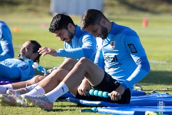 Suárez y Bentancur están atrapados entre su deseo de defender a Uruguay y las decisiones de sus clubes