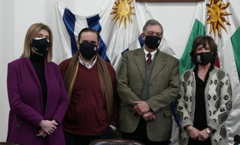 Fernanda Maldonado y Juan Ignacio Buffa acompañaron a Fernando Mattos en el acto de asunción de la nueva presidenta de la Federación Rural, Mónica SIlva.