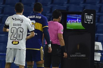 Andrés Rojas dirigió Boca Juniors y Atlético Mineiro el martes y no convalidó un gol lícito de los argentinos