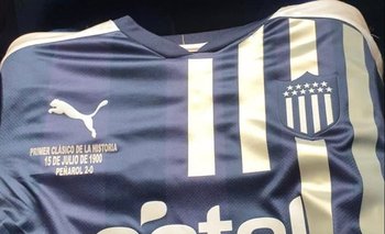 La camiseta que utilizó Peñarol en el pasado clásico