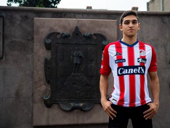Juan Manuel Sanabria ya posó con la camiseta de Atlético San Luis de México