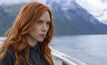 La película fue la primera salida en solitario del personaje de Black Widow de Johansson.