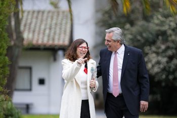 Alberto Fernández, presidente de Argentina, junto a Silvina Batakis, nueva ministra de Economía