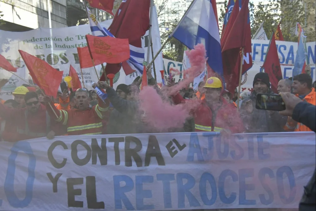 The PIT-CNT carries out a general partial strike and mobilizes for July 18