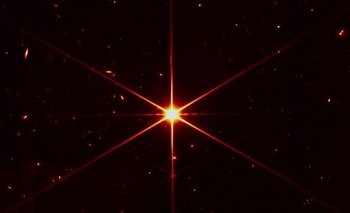Imagen de la estrella 2MASS J17554042+6551277 tomada por el JWST en su proceso de calibrado. NASA/STScI