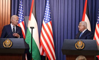 El presidente estadounidense, Joe Biden y el presidente palestino Mahmud Abbas