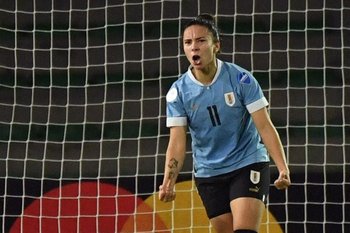 Esperanza Pizarro seguirá su carrera en el fútbol español