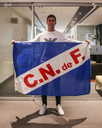 Francisco Ginella llegó a Montevideo para sumarse a Nacional