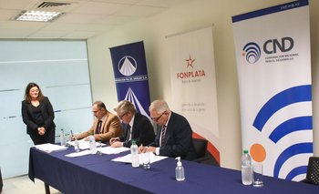 El presidente del Fonplata firmó el acuerdo con las autoridades de la CVU.