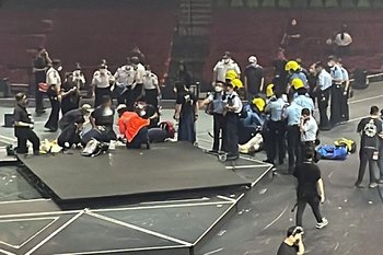Dos heridos en un concierto de la banda Mirror después de que una pantalla cayera sobre el escenario