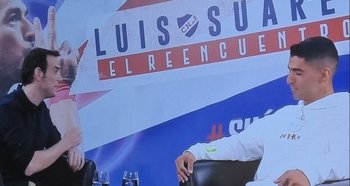 Luis Suárez brindó una entrevista a Nacional TV y lo entrevistó Facundo Ponce de León