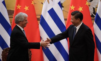 El expresidente Tabaré Vázquez se había reunido en 2016 con el primer mandatario chino, Xi Jinping, con la idea de poder concretar un TLC entre ambos países  