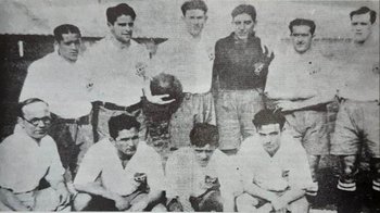 Cabrera, Arsenio Fernández, Marcelino Pérez, Eduardo García, Andriolo y Chifflet, parados; abajo, Arispe, Aníbal  Ciocca y Enrique Fernández