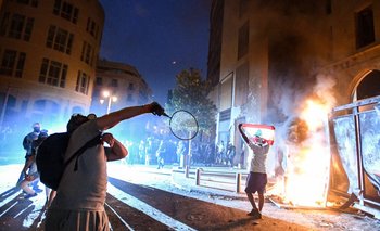 Enfrentamiento entre protestantes y la seguridad en el centro de Beirut, en el Lígano