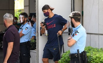 Suárez al dejar el hotel de Barcelona en Lisboa