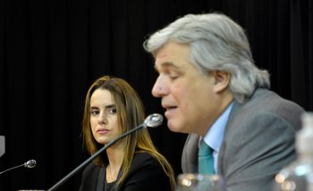 Archivo. El ministro Francisco Bustillo y la subsecretaria Carolina Ache durante una conferencia