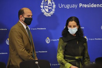 Foto de archivo. Martín Lema y Azucena Arbeleche encabezaron la conferencia de prensa en la Torre Ejecutiva (Montevideo)