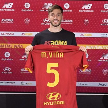 La camiseta de la Roma lleva los mismos colores que su cuadro de baby fútbol