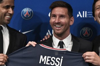 Messi ha conquistado cuatro Champions y seis balones de oro; su rival de todas las horas, Cristiano Ronaldo, ganó cinco trofeos de la máxima competición europea y otros cinco reconocimientos individuales 