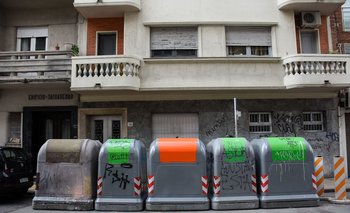 Los contenedores antivandálicos, con una especie de buzonera en el frente, están desplegados en el Municipio B