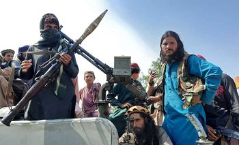 Talibanes festejan la salida de Estados Unidos después de 20 años