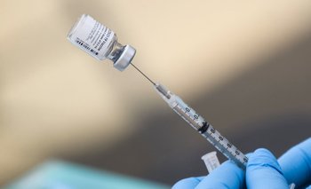 La FDA aprobó completamente la vacuna de Pfizer