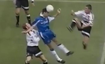Roy Keane le pegó una patada en la cara a Gustavo Poyet