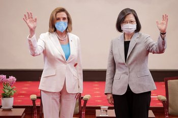 Presidenta de la Cámara de Representantes de los Estados Unidos, Nancy Pelosi, y la presidenta de Taiwán, Tsai Ing-wen